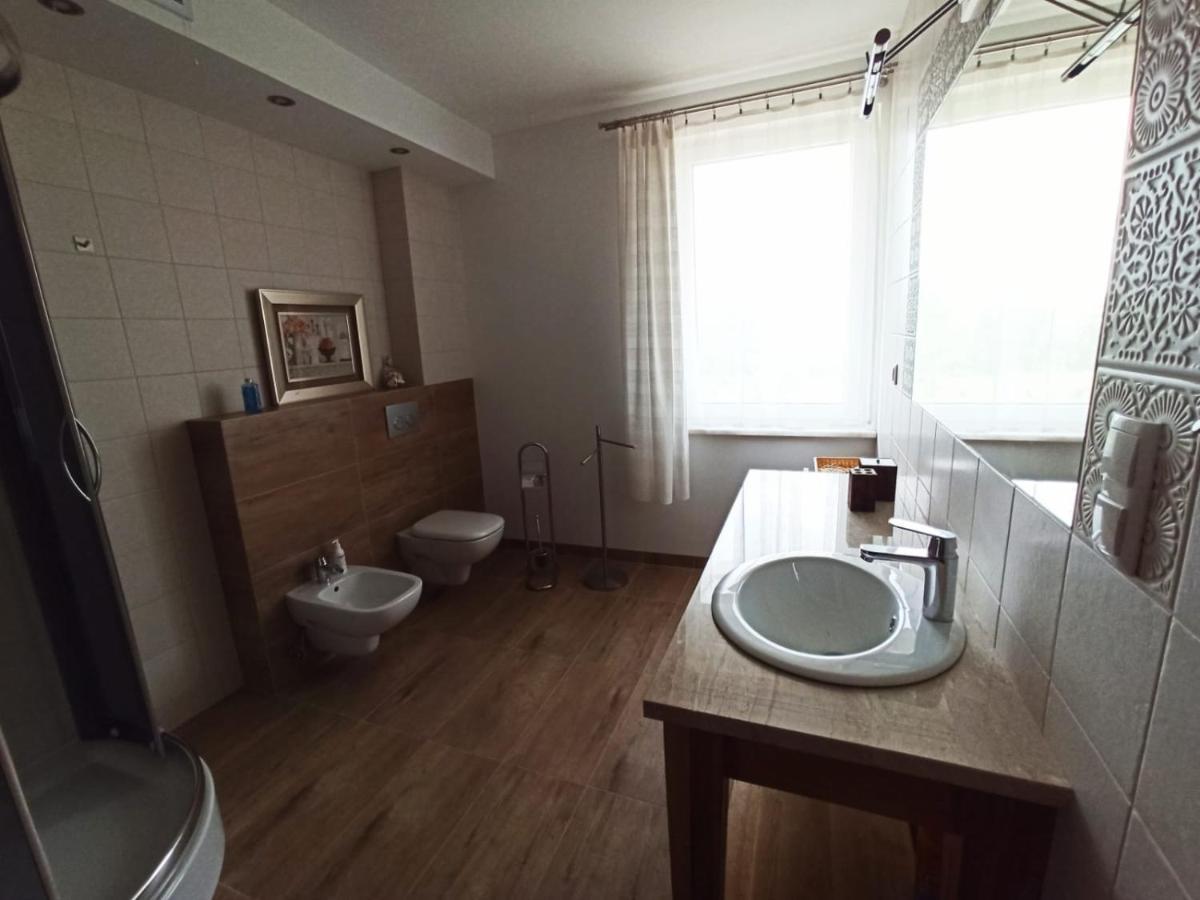 Dom Goscinny Przy Jeziorze Gardna Wielka Exterior foto