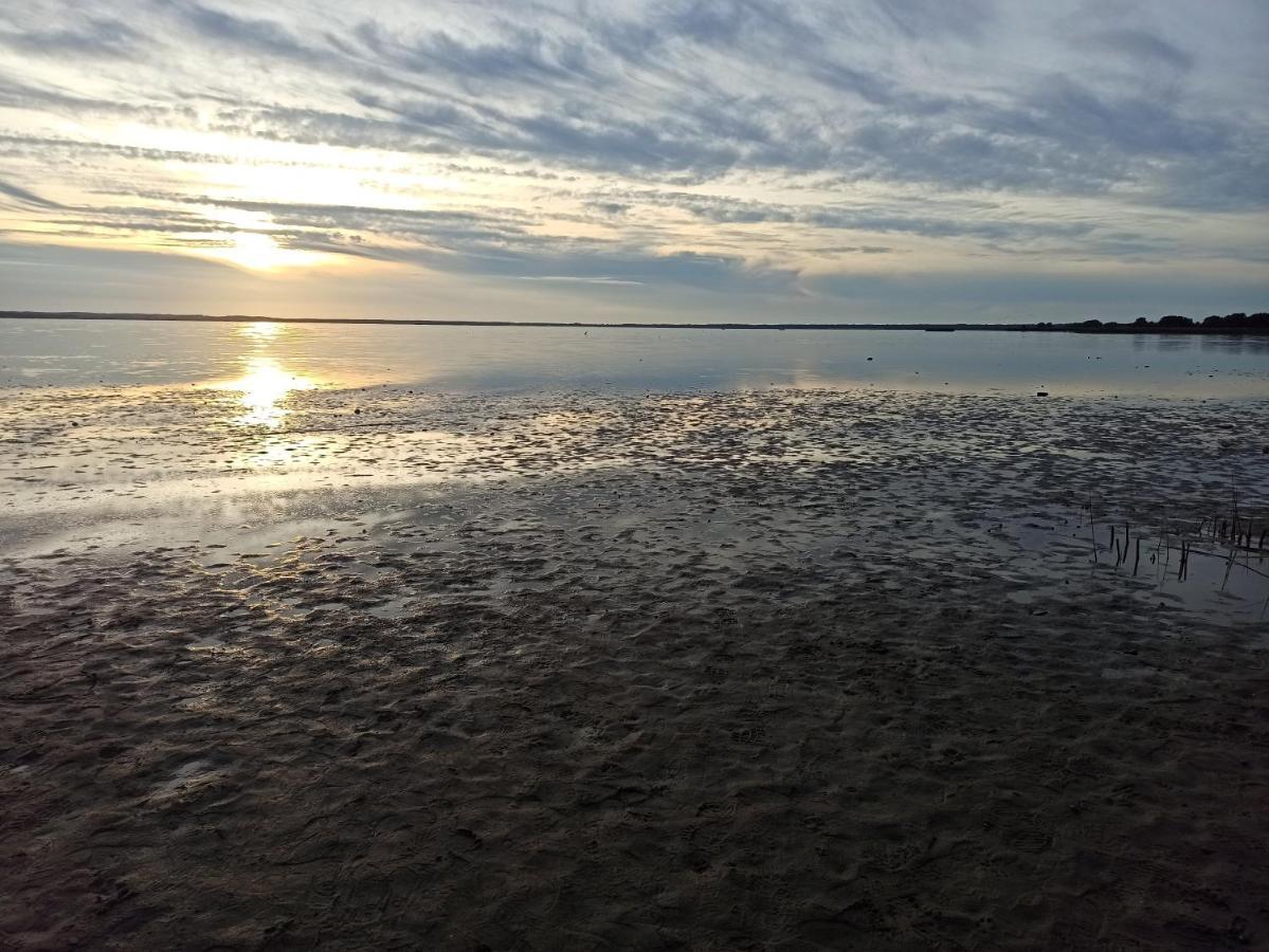 Dom Goscinny Przy Jeziorze Gardna Wielka Exterior foto